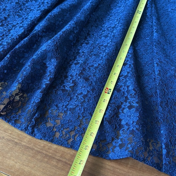 Vintage lace dress - Picture 7 of 12